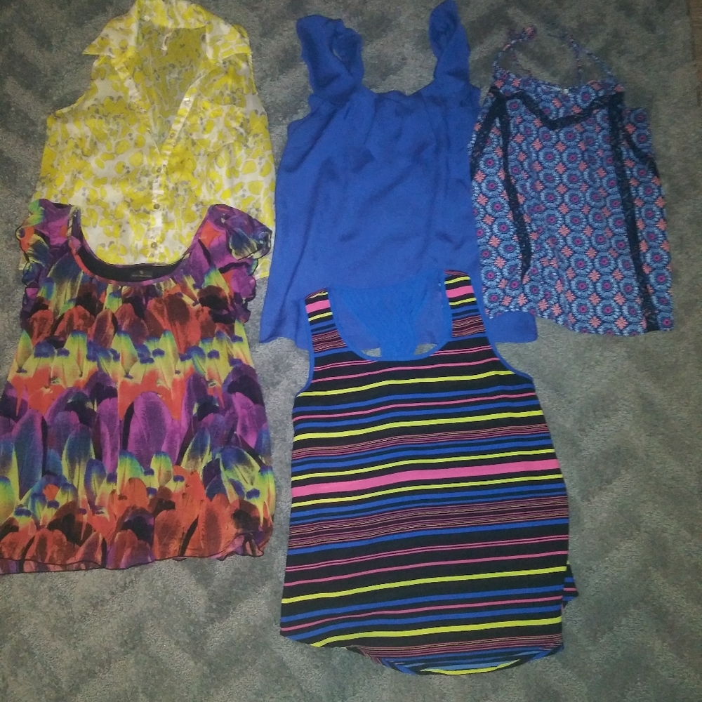 Women's shirt Bundle size medium.